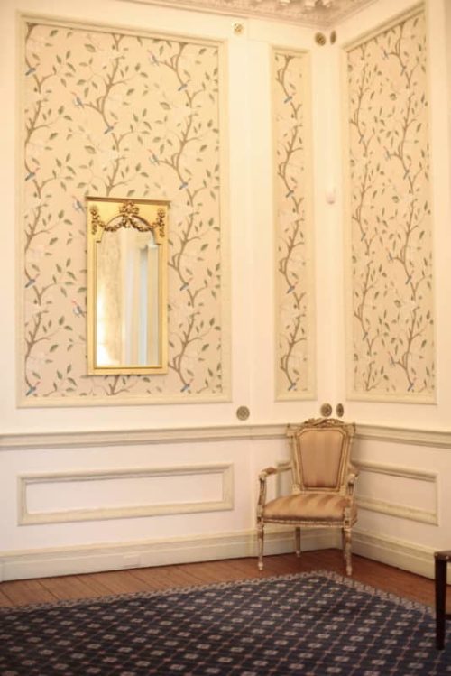 Chinoiserie wallpaper panels in Hedsor House room